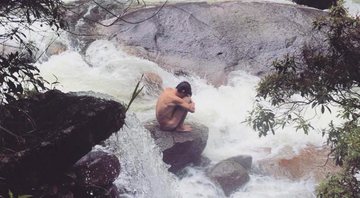 Johnny Massaro recebe elogios por foto em cachoeira - Foto: Reprodução/Instagram