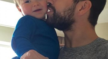 Gerard Piqué com o filho Sasha - Foto: Reprodução/Instagram