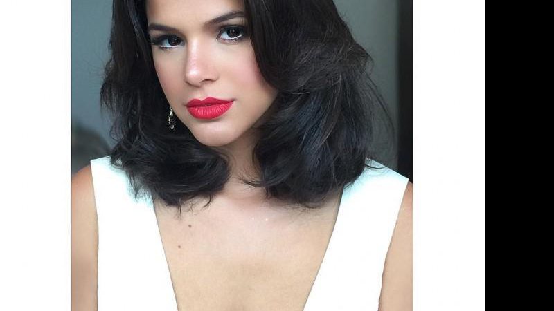 Bruna Marquezine exibe decote em ensaio - Foto: Reprodução/Instagram