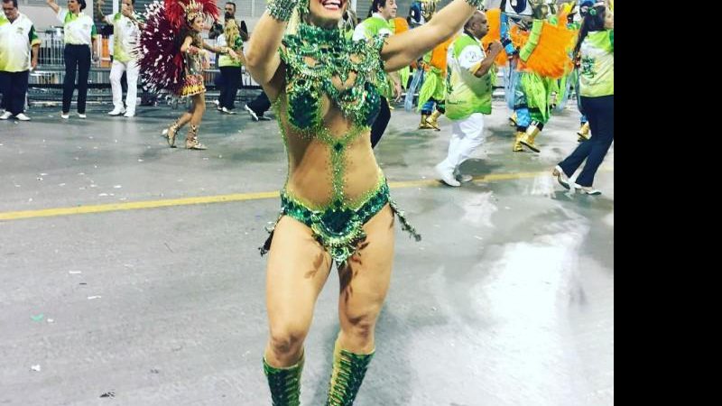 Viviane Araújo em desfile da Mancha Verde de 2016 - Foto: Reprodução/Instagram