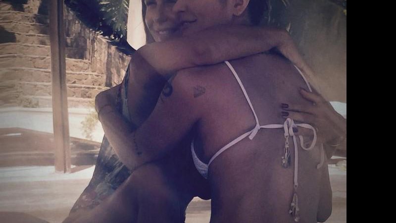 Guilhermina Guinle posa abraçada com Cleo Pires - Foto: Reprodução/Instagram