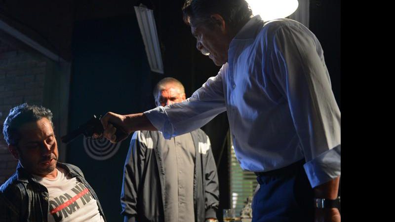Gibson faz roleta-russa com Romero e assusta o ex-vereador - Foto: Pedro Carrilho/ Gshow