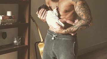 Ex-BBB Rodrigão com o filho Rodrigo, fruto de seu relacionamento com Adriana Sant’Anna - Foto: Reprodução/ Instagram