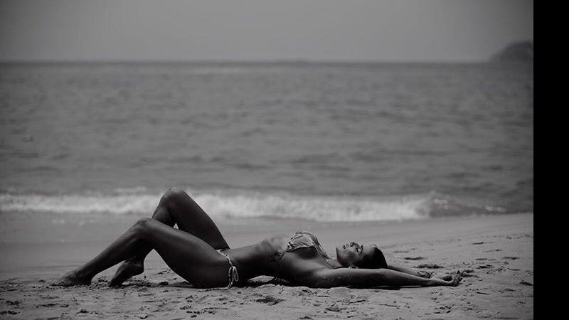 Deborah Secco mostra seu corpo em forma ao posar de biquíni - Foto: Reprodução/Instagram
