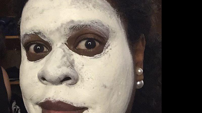 Cacau Protásio brinca com máscara no rosto - Foto: Reprodução/Instagram
