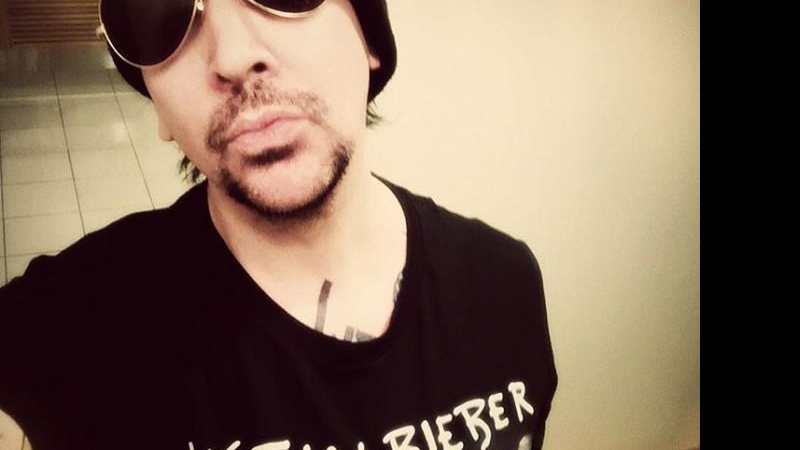 Marilyn Manson posa com camiseta de Justin Bieber - Foto: Reprodução/Instagram