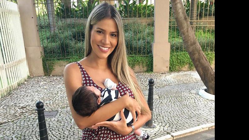 Ex-BBB Adriana Sant’Anna está sofrendo para amamentar o filho - Foto: Reprodução/ Instagram