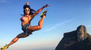Aline Riscado mostra salto no alto da Pedra da Gávea - Foto: Reprodução/Instagram