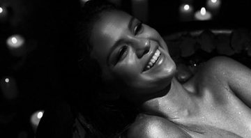 Selena Gomez aparece sensual em imagem para divulgar sua turnê - Foto: Reprodução/Instagram