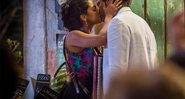 Luzia beija Santo na frente de Tereza - Foto: Felipe Monteiro/ Gshow