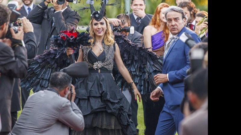Fedora escolheu um vestido nada tradicional para o matrimônio - Foto: TV Globo/ Artur Meninea/ GShow