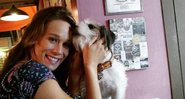 Mariana Ximenes não desgruda do cãozinho Tito - Foto: Reprodução/ Instagram