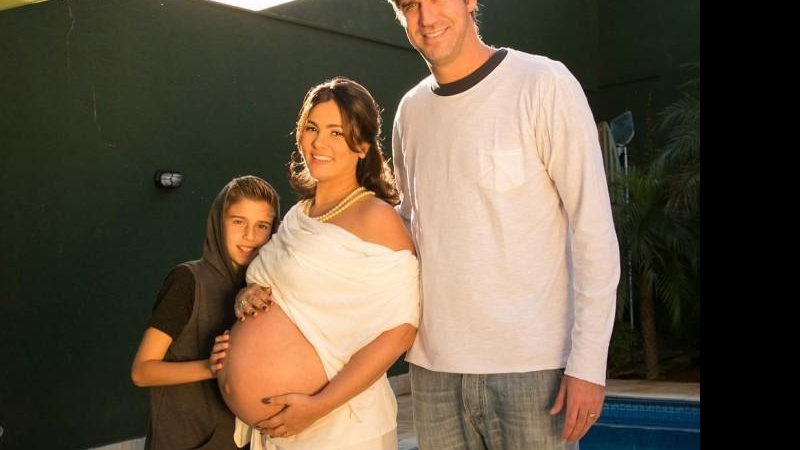 Suzana Alves exibe o barrigão de grávida em ensaio com o marido Flávio Saretta - Foto: Reprodução/ Instagram