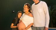 Suzana Alves exibe o barrigão de grávida em ensaio com o marido Flávio Saretta - Foto: Reprodução/ Instagram