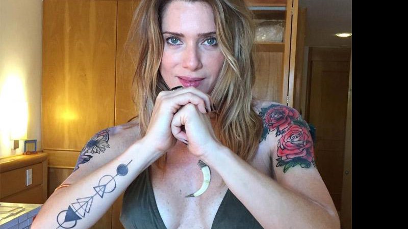 Letícia Spiller mostra tatuagens temporárias para personagem em Sol Nascente - Foto: Reprodução/ Instagram