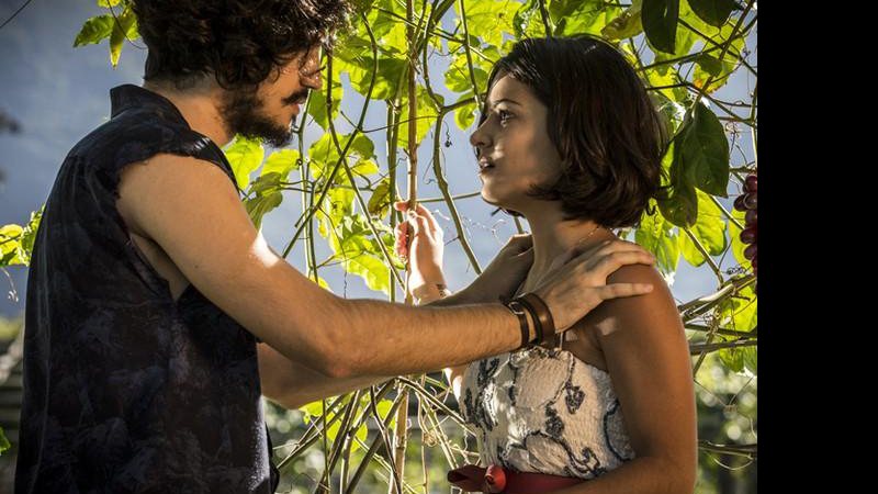 Miguel e Olívia vão se beijar em premonição de Iolanda - Foto: TV Globo/ Inácio Moraes/ Gshow