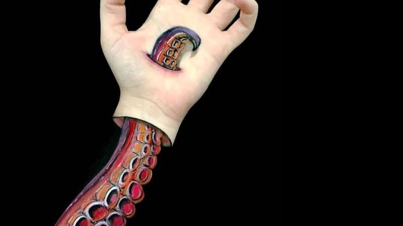 Lisha Simpson usa os próprios braços para criar ilusões de ótica - Foto: Lisha Simpson/ Instagram