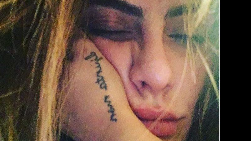 Cleo Pires mostra tatuagem na mão direita - Foto: Reprodução/ Instagram
