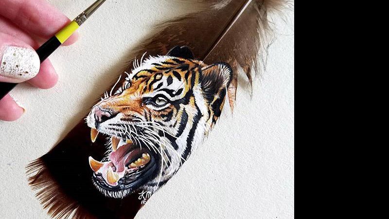 Krystle Missildine faz pinturas detalhadas em penas de peru - Foto: Reprodução/ Instagram