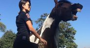 Paula Fernandes levou um baita susto ao ser mordida por seu cavalo - Foto: Reprodução/ Instagram