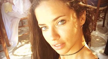 Adriana Lima posa sem maquiagem e recele elogio dos fãs - Foto: Reprodução/ Instagram