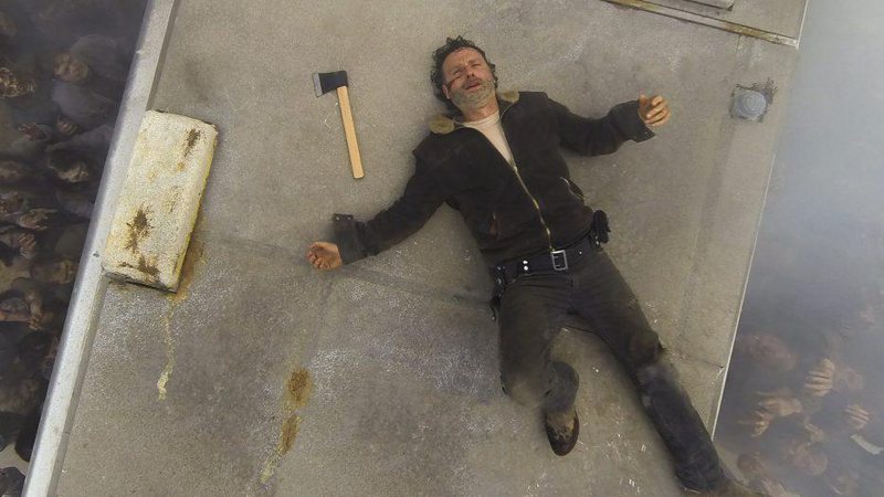 Cena do primeiro episódio da sétima temporada de The Walking Dead - Foto: Divulgação