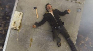 Cena do primeiro episódio da sétima temporada de The Walking Dead - Foto: Divulgação