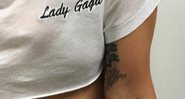 Lady Gaga tatua o nome de seu mais novo álbum no braço - Foto: Reprodução/ Instagram
