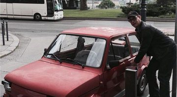 Tom Hanks com um Fiat 146 - Foto: Reprodução/ Instagram