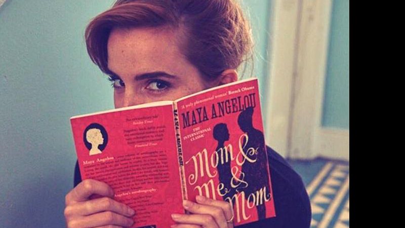 Emma Watson esconde livros no metrô para que as pessoas encontrem - Foto: Reprodução/ Instagram