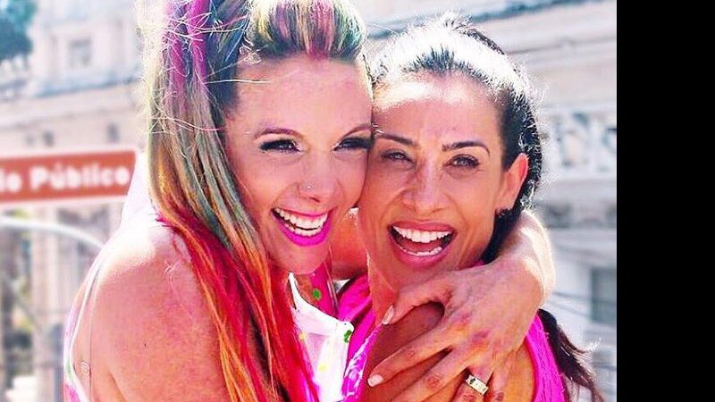 Scheila Carvalho postou uma foto com Carla Perez e homenageou a ex-parceira de palco - Foto: Reprodução/ Instagram
