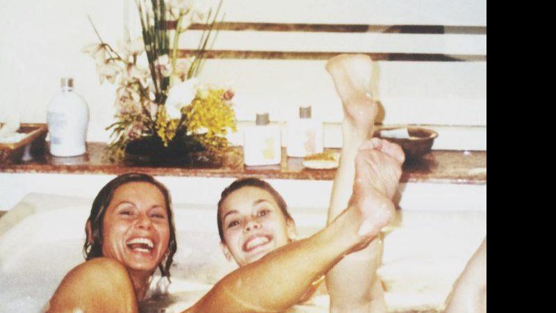 Vera Fischer e Carolina Dieckmann na novela Laços de Família – (2000) – Foto: Reprodução/ Instagram