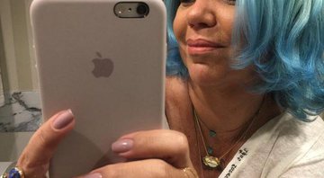 Astrid Fontenelle mostrou seu cabelo azul no Instagram - Foto: Reprodução/ Instagram