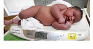 Brian Liddle Jr. nasceu de parto normal pesando incríveis 6,07 quilos - Foto: Reprodução/ Twitter/ Australia Trends