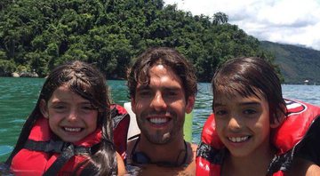 Kaká aproveita a tarde com os filhos Luca e Isabella - Foto: Reprodução/ Instagram