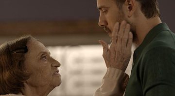 Dona Sinhá dá um tapa em César e pede o fim de Mario - Foto: TV Globo