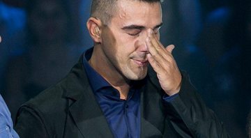 André Marques não segurou a emoção e chorou no palco do The Voice Kids - Foto: TV Globo/ Isabella Pinheiro/ Gshow