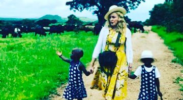 Madonna com as gêmeas Esther e Stella - Foto: Reprodução/ Instagram