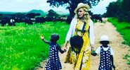 Madonna com as gêmeas Esther e Stella - Foto: Reprodução/ Instagram