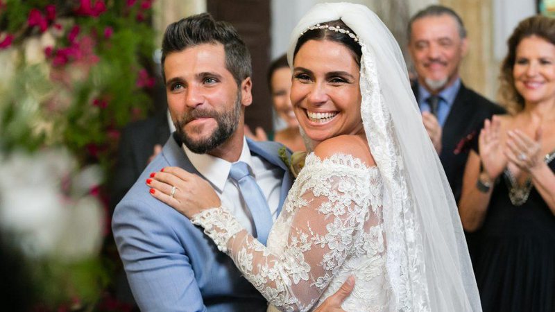 Alice (Giovanna Antonelli) e Mario (Bruno Galgiasso) se casam e têm um filho no final de Sol Nascente - Foto: TV Globo/ Tatá Barreto