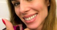 Ana Furtado aparece com sujeira no dente em foto - Foto: Reprodução/ Instagram