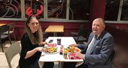 Ellie Walker convidou Edwin Holmes para jantar - Foto: Divulgação/ Sainsbury’s
