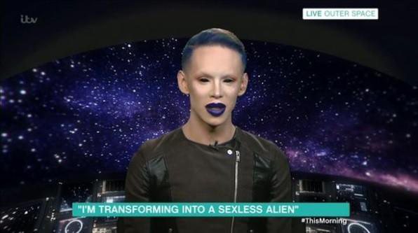Vinny Ohh que parecer um extraterrestre assexuado - Foto: Reprodução/ ITV