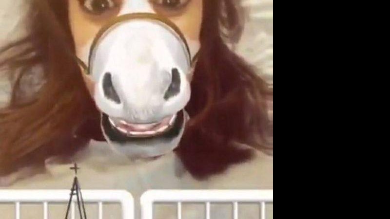 Anitta postou erros em panfletos de hotel em Maringá em seu Instagram - Foto: Reprodução/ Instagram