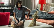 Bebeth (Valentina Herszage) conversa com a canguru Flor - Foto: TV Globo/ Estevam Avellar
