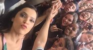 Emilly Araújo atraiu uma multidão para a frente da loja no centro de São Paulo - Foto: Reprodução/ Instagram