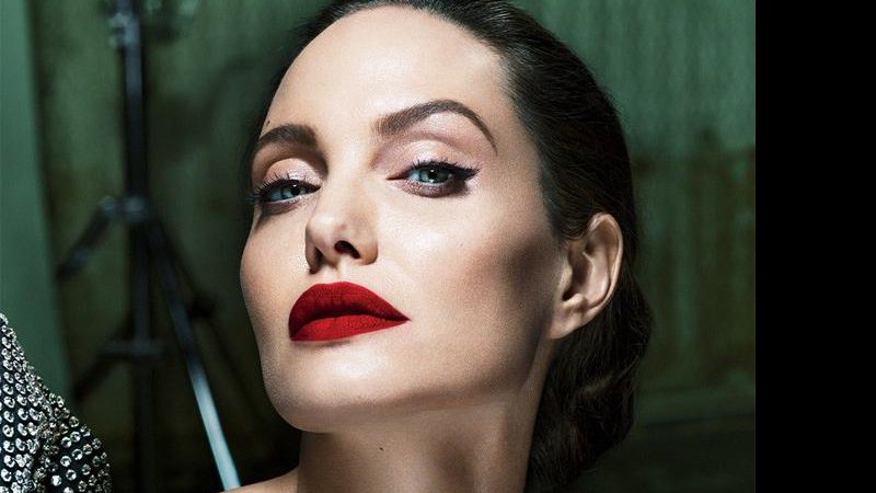 Angelina Jolie em seu ensaio para a Vanity Fair - Foto: Vanity Fair/ Mert Alas and Marcus Piggott
