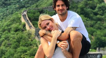 No final de maio, Fiorella visitou Pato na China, e os dois posaram em clima de romance - Foto: Reprodução/ Instagram