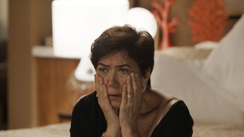 Irene perderá o carro na mesa de jogo em A Força do Querer - Foto: TV Globo
