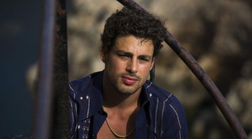 Cauã Reymond como Leandro, seu personagem na série Amores Roubados - Foto: TV Globo/ Estevam Avellar